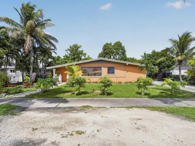 Продажа дома по адресу 17350 NW 16th Ave - фото 9246311