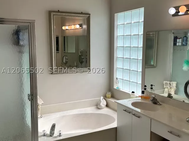 Продажа дома по адресу 15857 NW 4th Court - фото 9270020