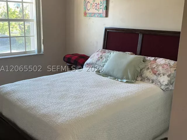 Продажа дома по адресу 15857 NW 4th Court - фото 9270021