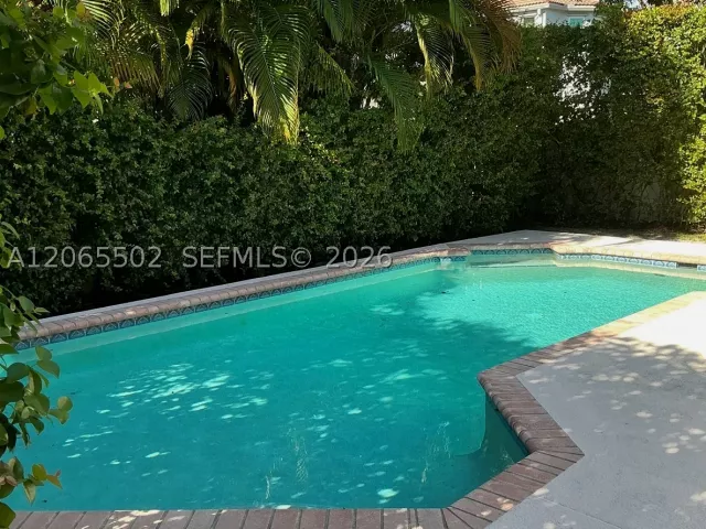 Продажа дома по адресу 15857 NW 4th Court - фото 9270012