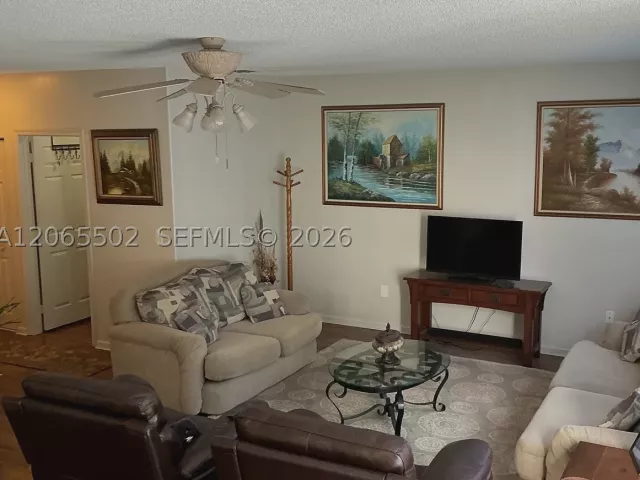 Продажа дома по адресу 15857 NW 4th Court - фото 9270017