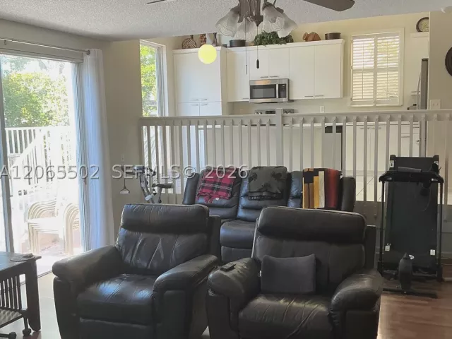 Продажа дома по адресу 15857 NW 4th Court - фото 9270018