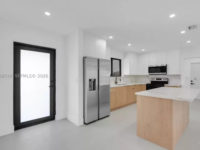 Продажа дома по адресу 18425 NW 23rd Ave - фото 9246184