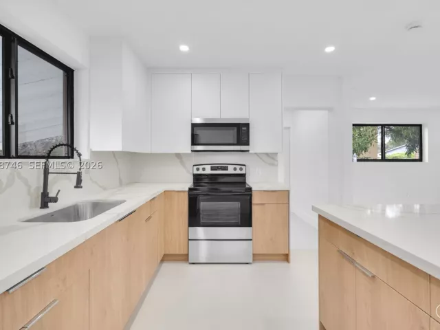 Продажа дома по адресу 18425 NW 23rd Ave - фото 9246186