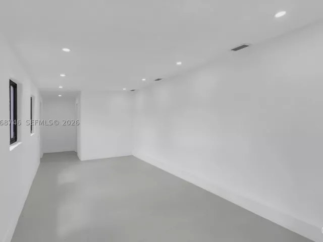 Продажа дома по адресу 18425 NW 23rd Ave - фото 9246195