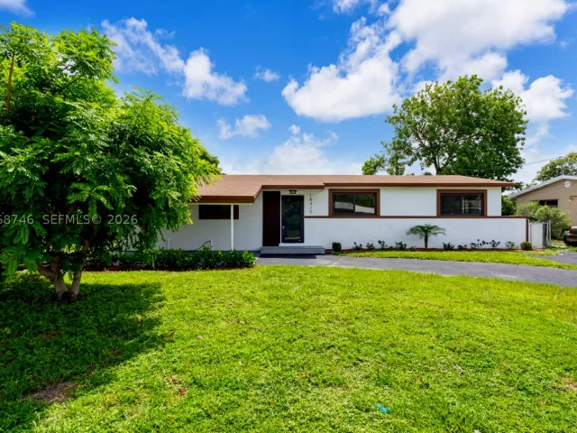 Продажа дома по адресу 18425 NW 23rd Ave - фото 9246169