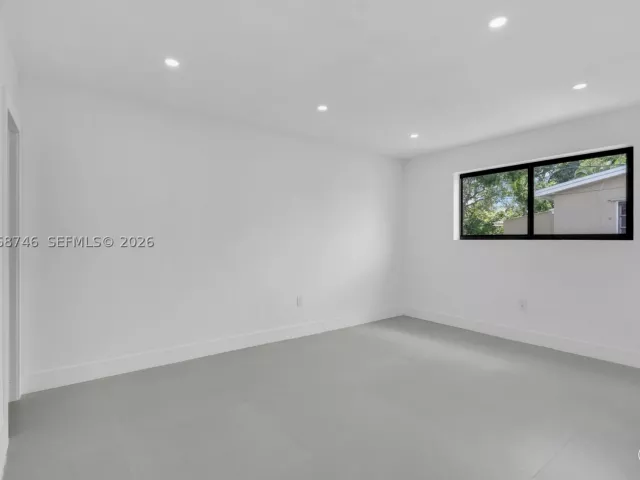 Продажа дома по адресу 18425 NW 23rd Ave - фото 9246212