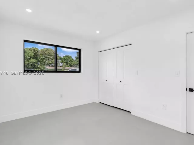 Продажа дома по адресу 18425 NW 23rd Ave - фото 9246223