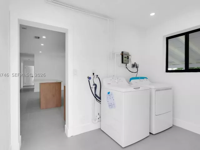 Продажа дома по адресу 18425 NW 23rd Ave - фото 9246225