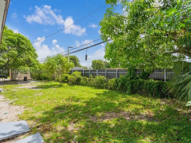 Продажа дома по адресу 18425 NW 23rd Ave - фото 9246231