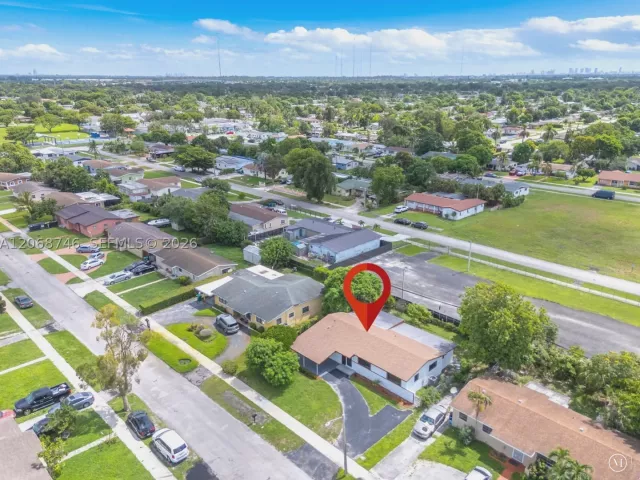 Продажа дома по адресу 18425 NW 23rd Ave - фото 9246242