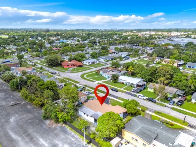 Продажа дома по адресу 18425 NW 23rd Ave - фото 9246250