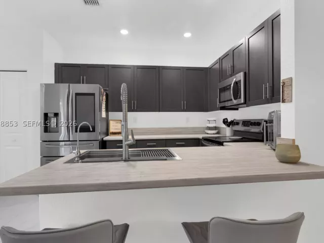 Продажа дома по адресу 550 NE 207th St - фото 9283010