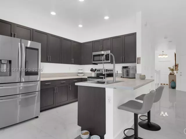 Продажа дома по адресу 550 NE 207th St - фото 9283011