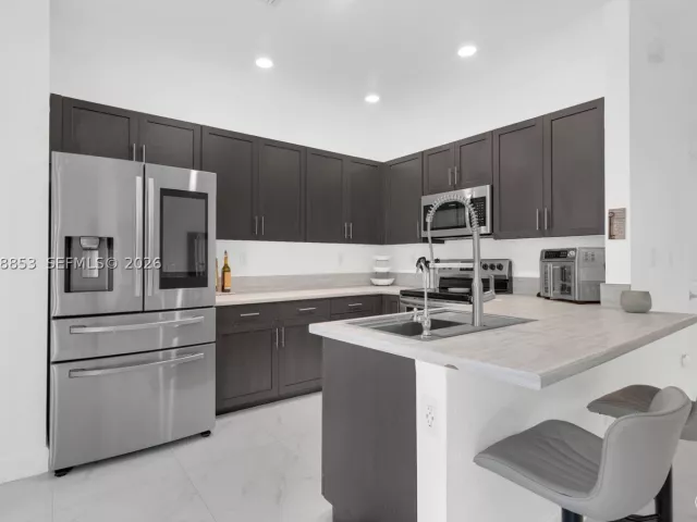 Продажа дома по адресу 550 NE 207th St - фото 9283012