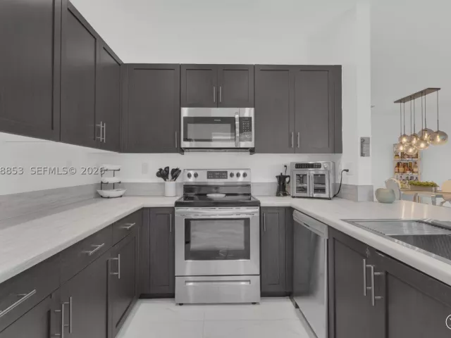 Продажа дома по адресу 550 NE 207th St - фото 9283013