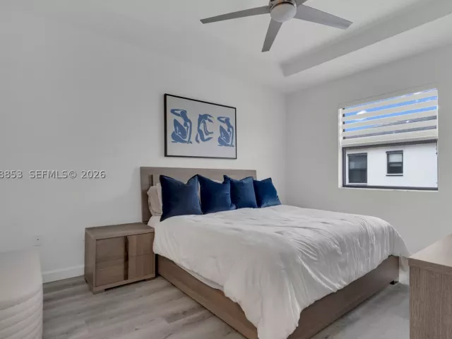 Продажа дома по адресу 550 NE 207th St - фото 9283015