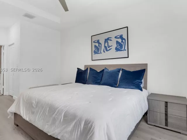 Продажа дома по адресу 550 NE 207th St - фото 9283016