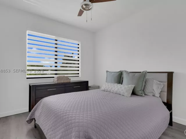 Продажа дома по адресу 550 NE 207th St - фото 9283019