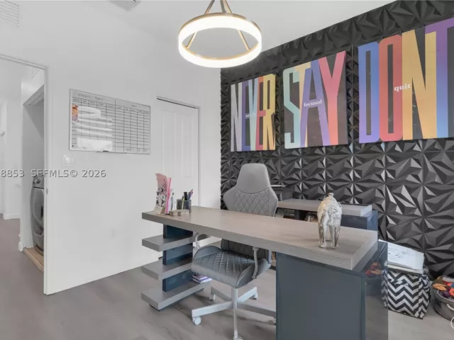 Продажа дома по адресу 550 NE 207th St - фото 9283022