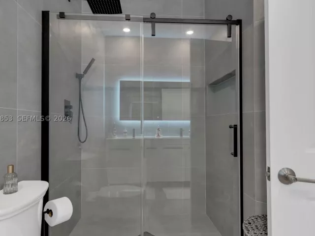 Продажа дома по адресу 550 NE 207th St - фото 9283024