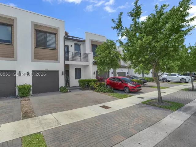 Продажа дома по адресу 550 NE 207th St - фото 9283003
