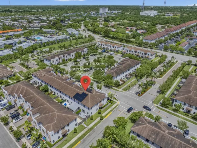 Продажа дома по адресу 550 NE 207th St - фото 9283033