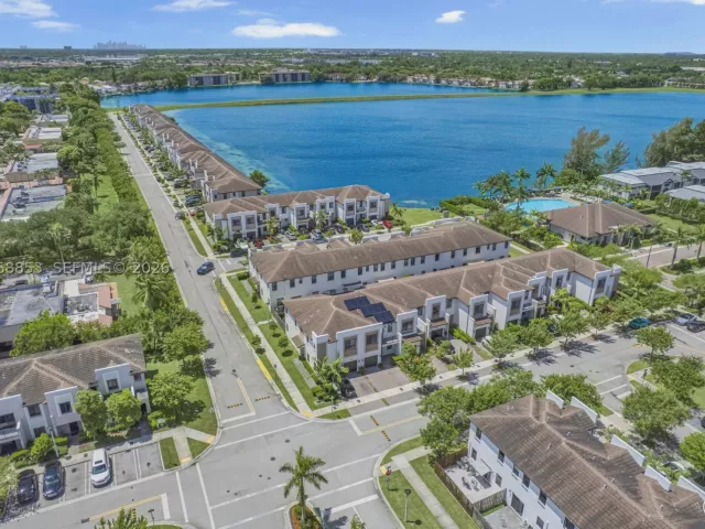 Продажа дома по адресу 550 NE 207th St - фото 9283037