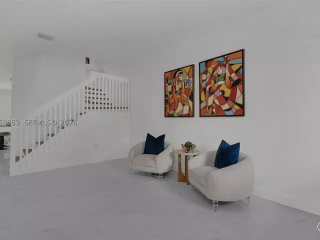 Продажа дома по адресу 550 NE 207th St - фото 9283004