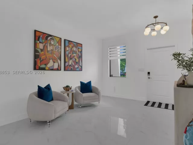 Продажа дома по адресу 550 NE 207th St - фото 9283005