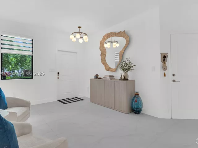 Продажа дома по адресу 550 NE 207th St - фото 9283006