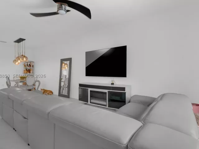Продажа дома по адресу 550 NE 207th St - фото 9283008