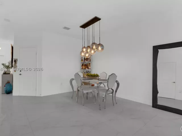 Продажа дома по адресу 550 NE 207th St - фото 9283009