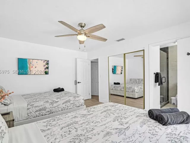 Продажа дома по адресу 407 S 56th Ter - фото 9252295