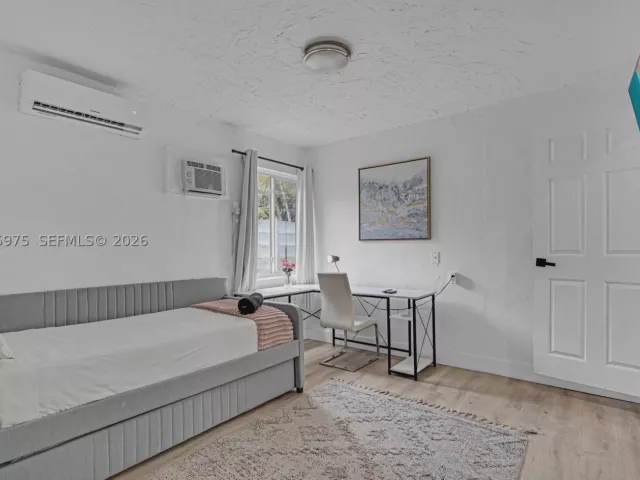 Продажа дома по адресу 407 S 56th Ter - фото 9252312