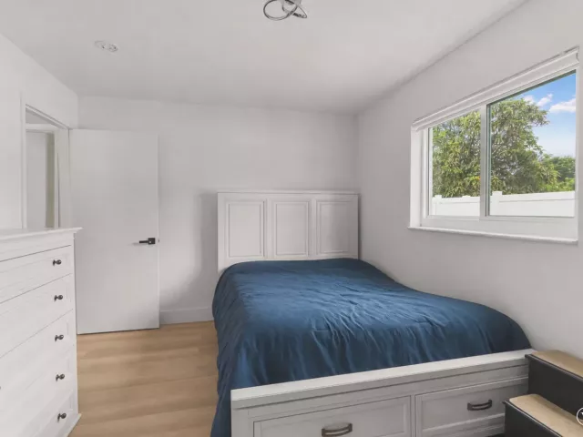 Продажа дома по адресу 1780 SW 12TH Street - фото 9247523