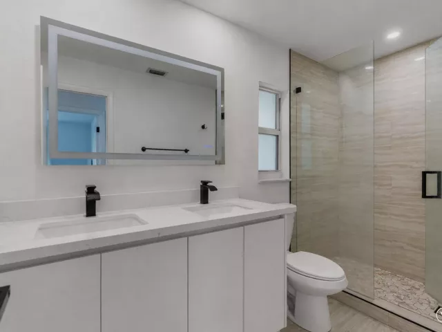 Продажа дома по адресу 1780 SW 12TH Street - фото 9247527