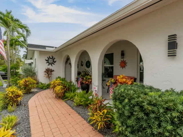 Продажа дома по адресу 1780 SW 12TH Street - фото 9247534