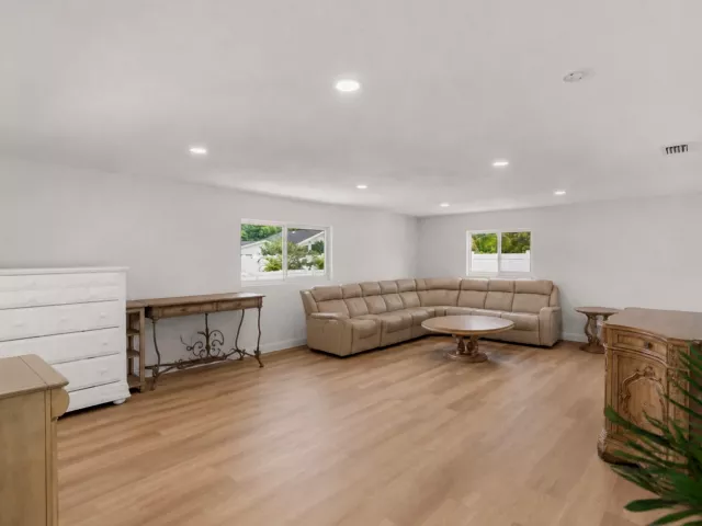 Продажа дома по адресу 1780 SW 12TH Street - фото 9247550