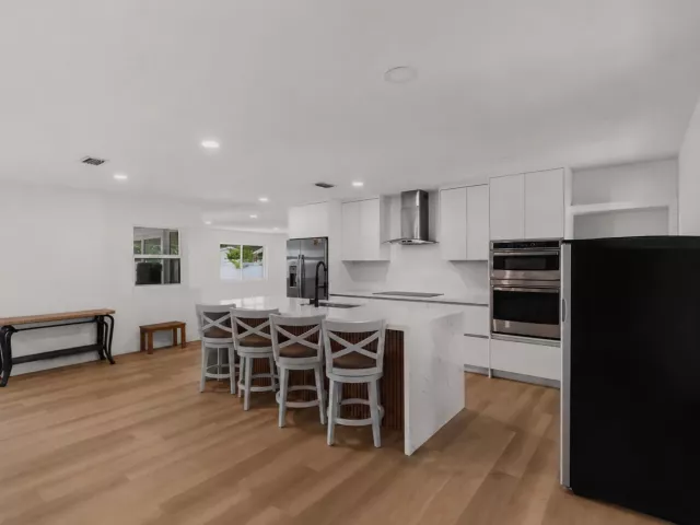 Продажа дома по адресу 1780 SW 12TH Street - фото 9247552