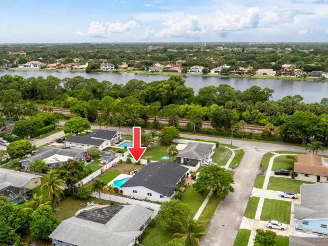 Продажа дома по адресу 1780 SW 12TH Street - фото 9247556