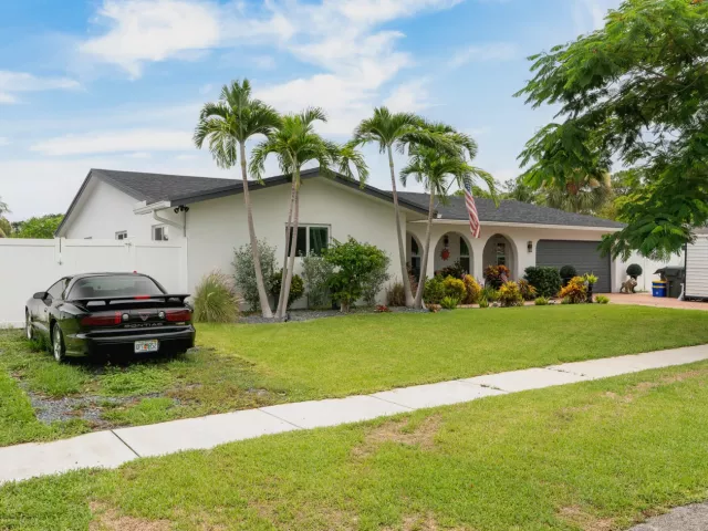 Продажа дома по адресу 1780 SW 12TH Street - фото 9247559