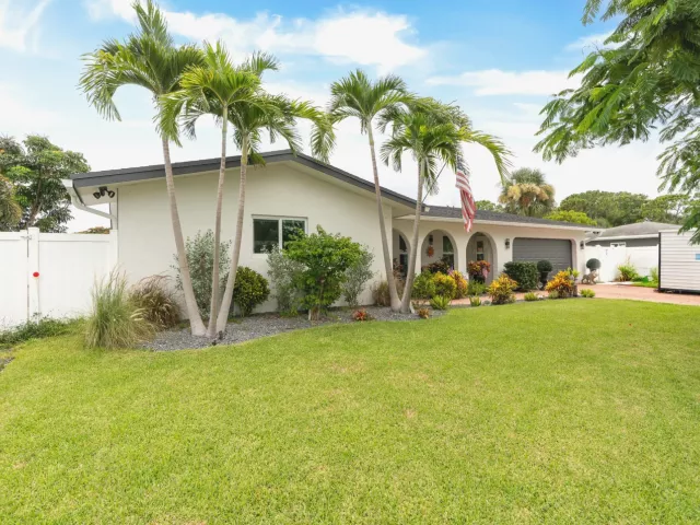 Продажа дома по адресу 1780 SW 12TH Street - фото 9247561