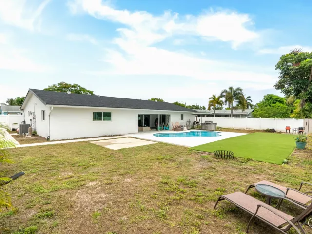 Продажа дома по адресу 1780 SW 12TH Street - фото 9247565