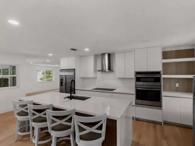 Продажа дома по адресу 1780 SW 12TH Street - фото 9247507