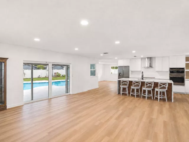 Продажа дома по адресу 1780 SW 12TH Street - фото 9247511