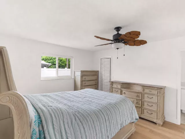 Продажа дома по адресу 1780 SW 12TH Street - фото 9247515