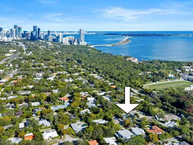 Дом в аренду по адресу 218 S Shore Dr S - фото 9254916