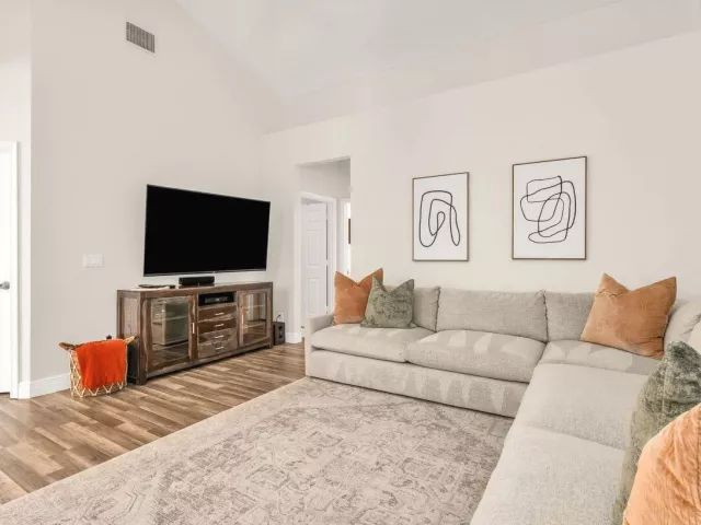 Продажа дома по адресу 1044 ANCHOR Point - фото 9264642