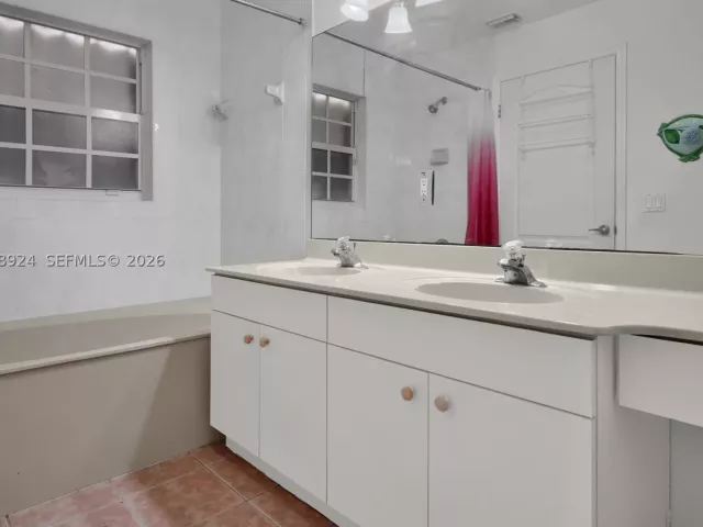 Продажа дома по адресу 901 NW 128th Pl - фото 9255048
